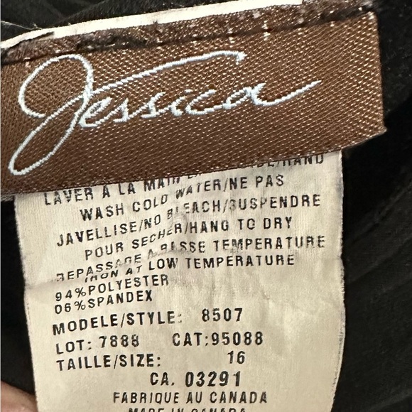 Women’s Sleeveless Dress - Picture 4 of 4